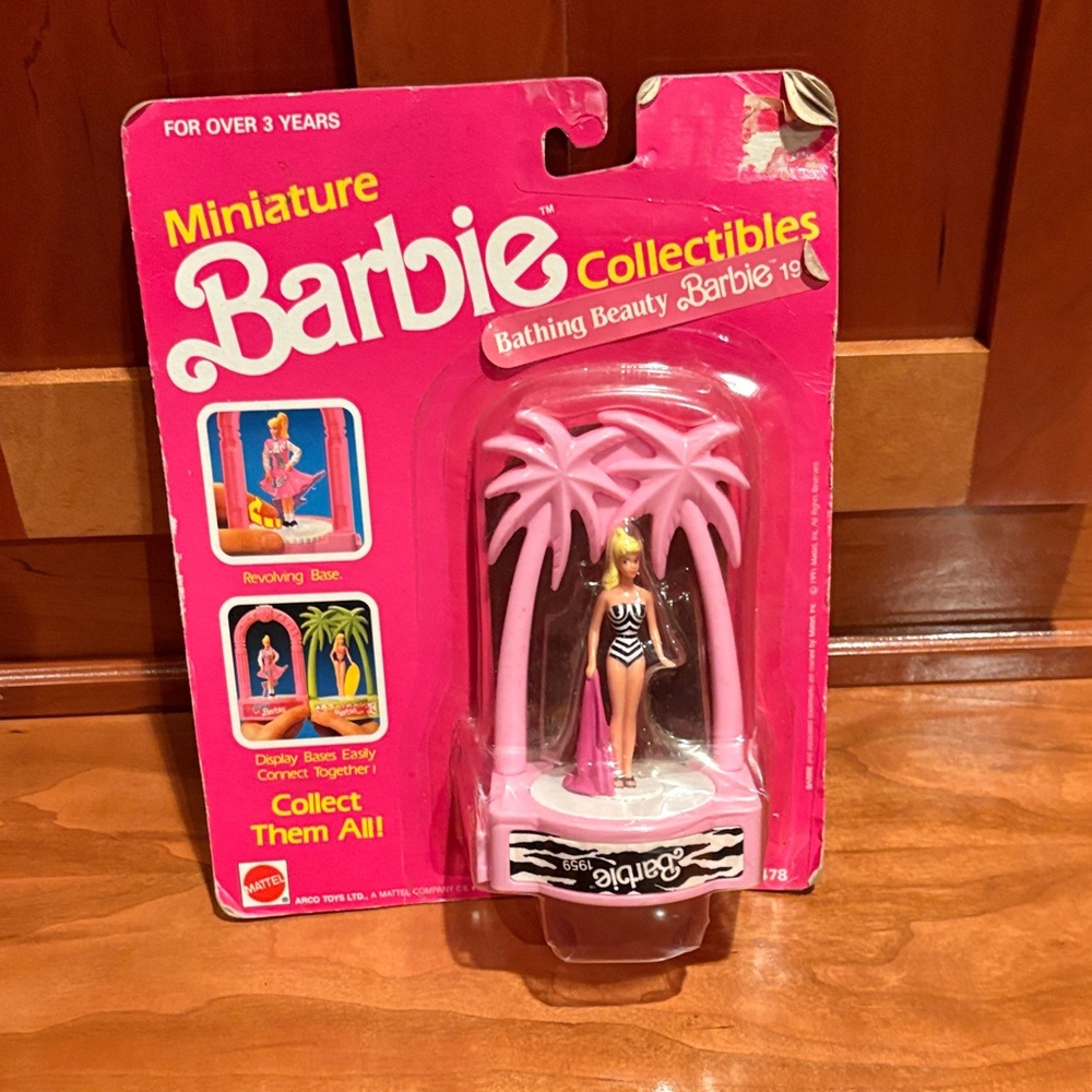 Barbie Pink Palm Display with Blonde Doll
